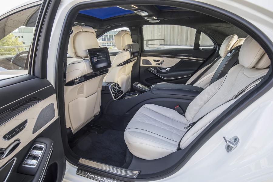 Интерьер Mercedes-Benz S560 Lang 2017 года  (WW) (фото 18 из 50)
